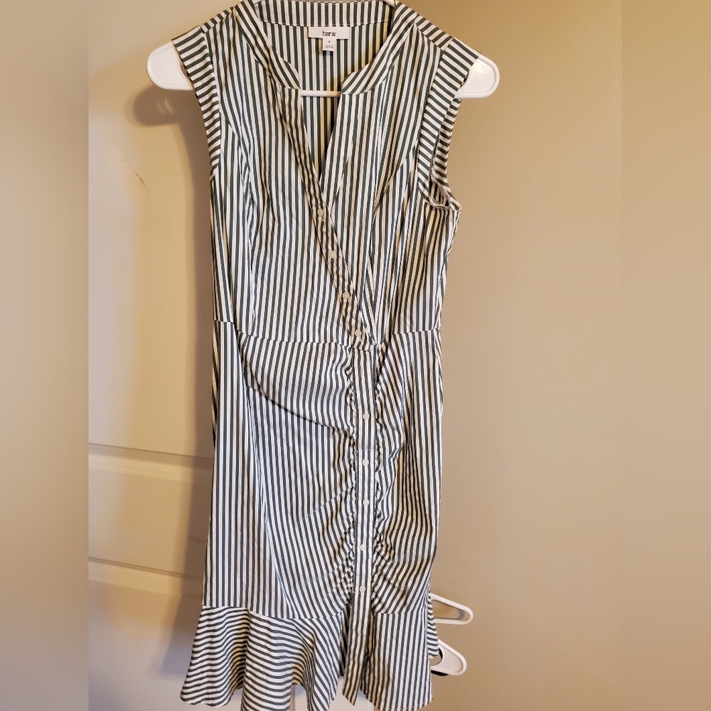 Green and white vertical striped button up dress. Form fitting. Very stretchy. S